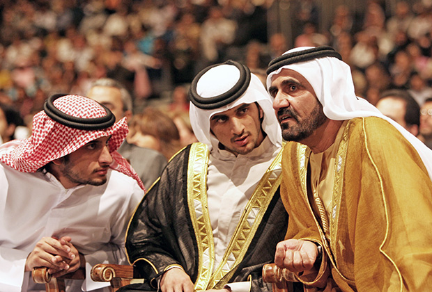Двойная жизнь арабских принцев: в Дубае чтут обычаи, а на каникулах заказывают джеты для эскортниц и гоняют на золотых Ferrari