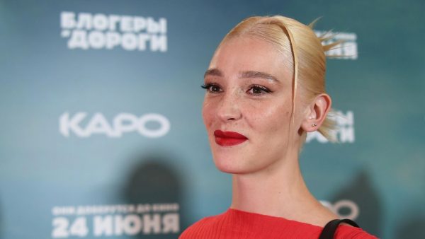 Ивлеевой подарили поношенную барсетку из 1990-х годов