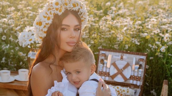 Оксана Самойлова пожаловалась на просьбы детей о дорогих подарках на Новый год