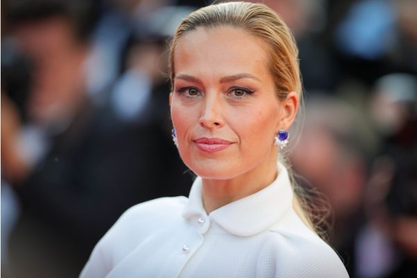 «Он до последнего кричал мое имя»: история супермодели, которая во время цунами потеряла жениха, а после заново училась ходить