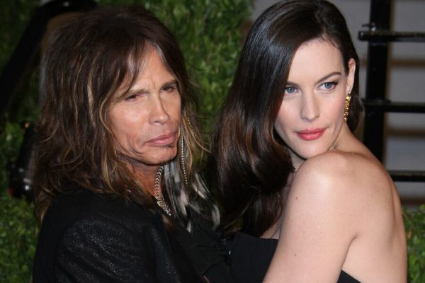 Солиста Aerosmith Стивена Тайлера обвинили в изнасиловании несовершеннолетней