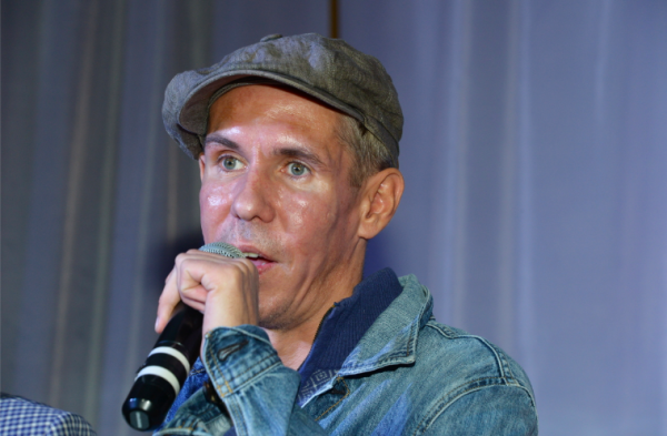 Алексей Панин признался в желании приезжать в Россию