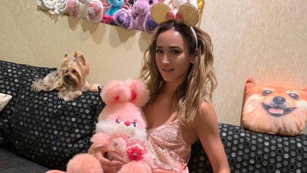 Бузова отдала собаку папе из-за частых перелетов