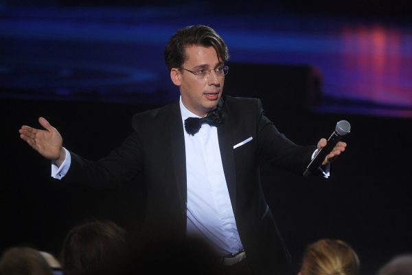 Галкин вслед за Меладзе произнес проукраинский лозунг со сцены в Дубае