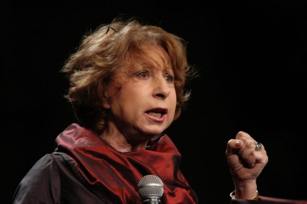 Осталась с одним спектаклем: Ахеджакова пожаловалась, что почти не выходит на сцену