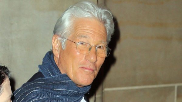 Актера Ричарда Гира госпитализировали с пневмонией