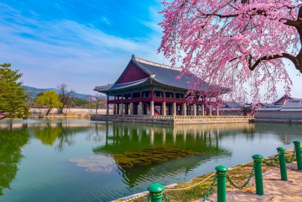 Бьютификация по-азиатски: почему стоит попробовать корейскую косметику?