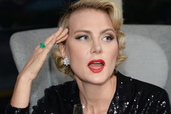 Литвинова обратилась к подписчикам с просьбой о прощении