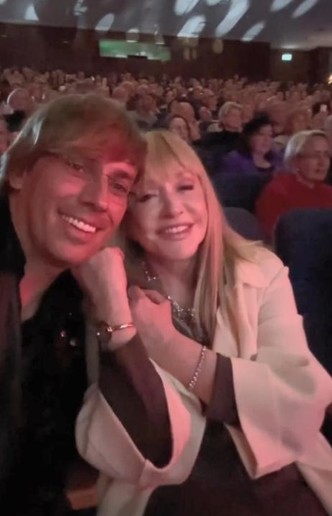 Пугачева и Галкин* устроили свидание на концерте Вайкуле в Израиле