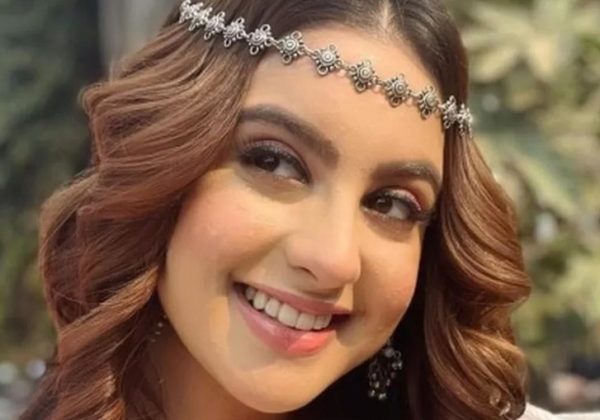 Тело нашли в гримерке любимого: почему звезда индийского кино покончила с собой, прежде сделав счастливое селфи?