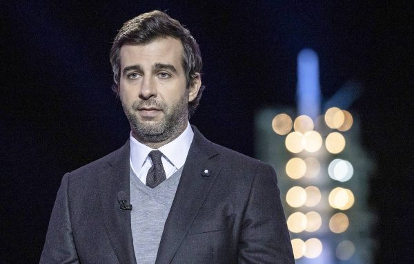 Ургант объяснил отмену «Путешествий Познера и Урганта»