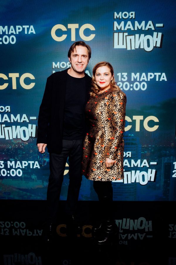 1 Лядова поддержала Вдовиченкова на премьере сериала с Пеговой Звезды посетили светский показ шоу «Моя мама — шпион»