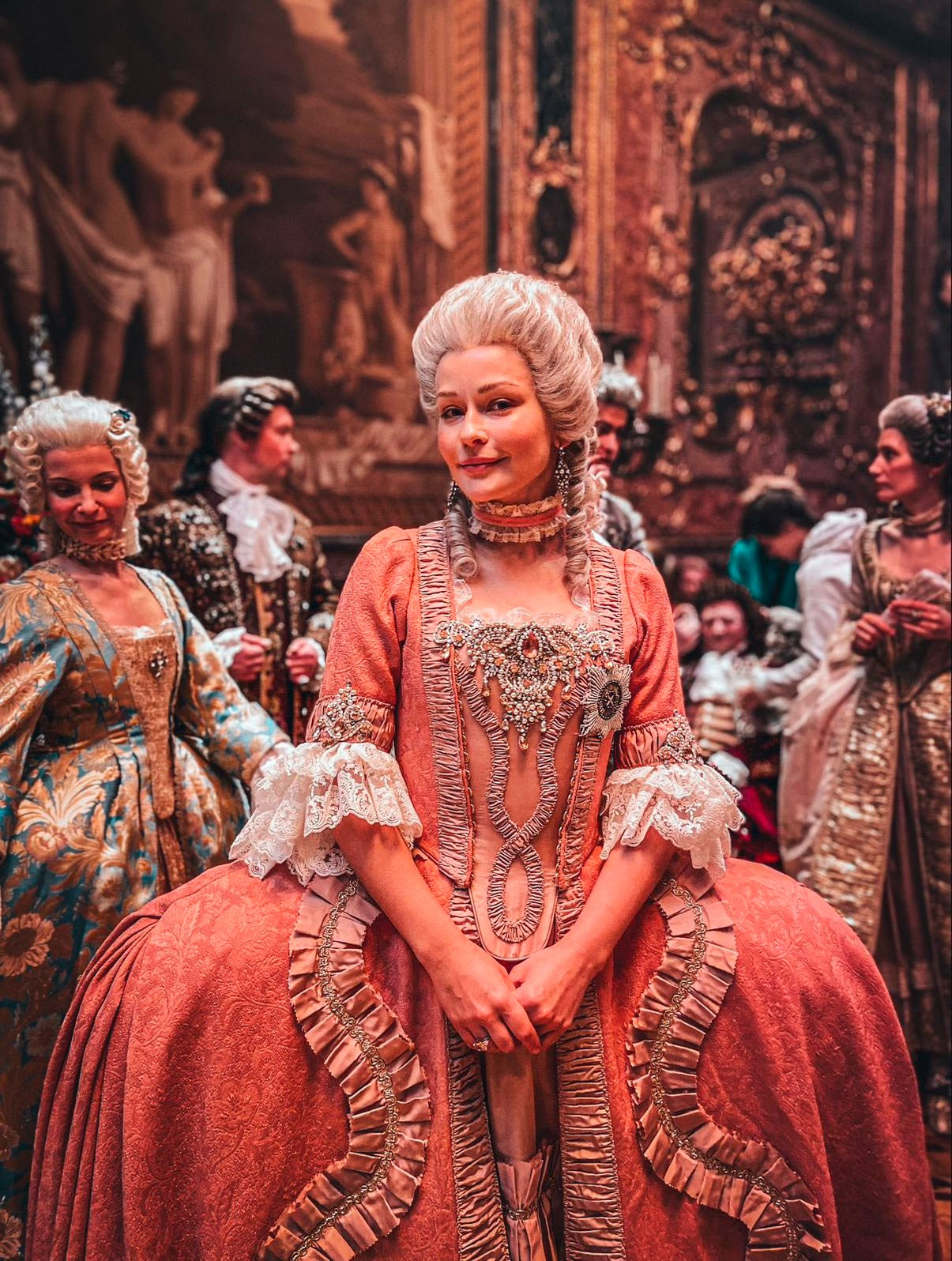 1 Юлия Пересильд играет Елизавету I: первые кадры с площадки Актриса исполняет главную роль в фильме «Императрицы»