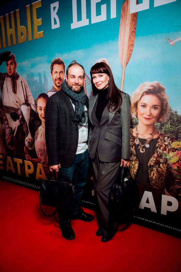 Пегова, Михалкова, Гришаева посетили премьеру фильма с Табаковым Смотрите фоторепортаж со светского показа комедии «Беспринципные в деревне»