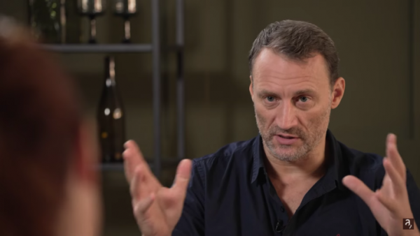 Алена Хмельницкая показала постаревшего Анатолия Белого и упала к нему в объятия