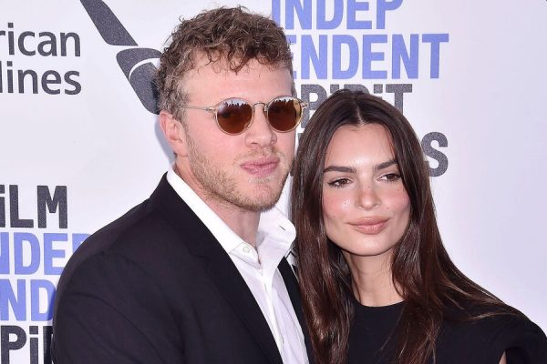 Бывшего мужа Эмили Ратаковски обвинили в сексуальных домогательствах