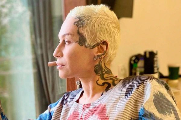 Депортированная из России певица Наргиз выставила на продажу свой трек на русском языке