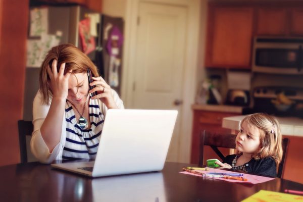 «Как будто у меня украли мою жизнь»: истории россиянок, которые устали быть хорошими мамами