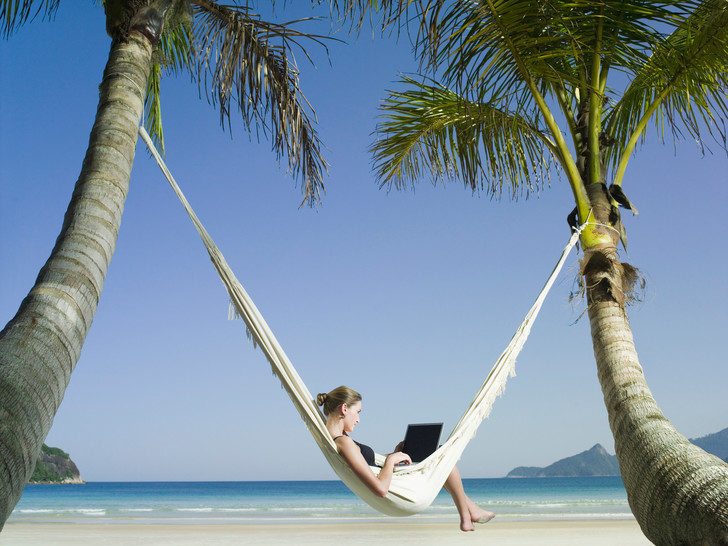 Как не отвлекаться на работу в отпуске: советы экспертов