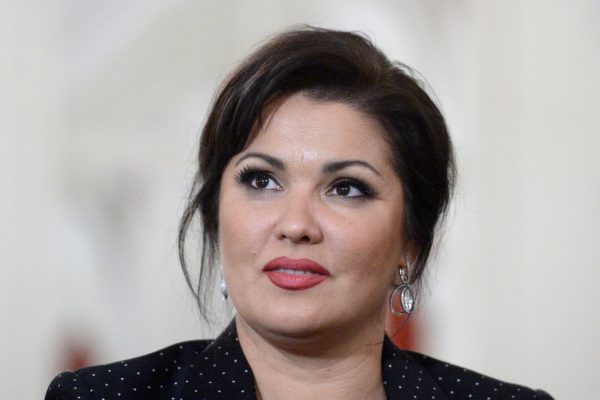 Оперная певица Нетребко осталась без огромных гонораров