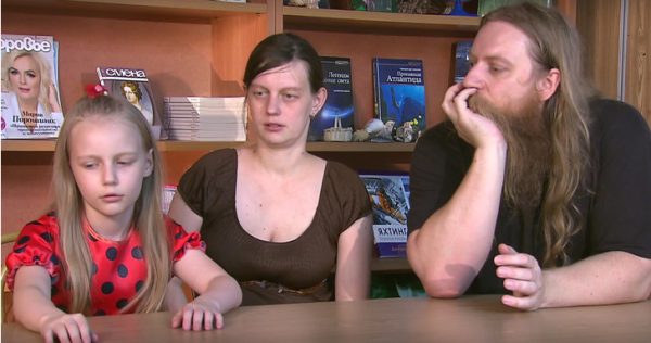 «Почему опека молчит?»: жена Сергея Жигунова возмущена нечеловеческими условиями жизни Тепляковых