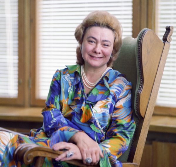 Проклятье «кремлевской принцессы»: внучка Брежнева сдала в психбольницу сначала мать, а потом спившуюся дочь