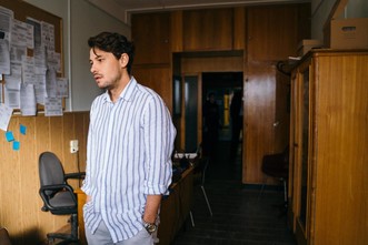 «Современник» отстранил от работы уехавшего в Латвию брата Чулпан Хаматовой