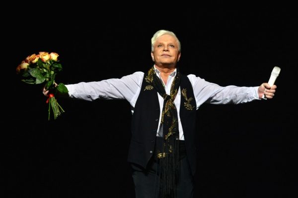 В день рождения Моисеева Пугачева прислала на могилу букет роз