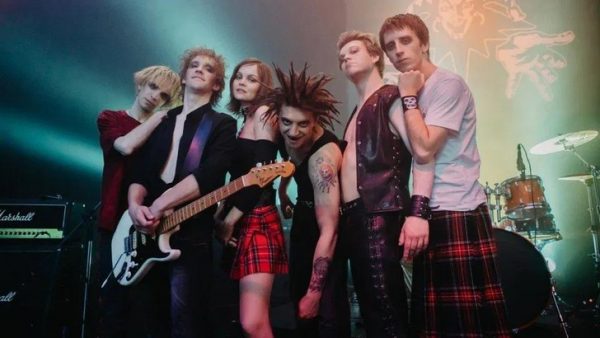 Жена покойного солиста «Короля и Шута» разозлилась на создателей сериала о группе: «Я не считаю мужа таким наркоманом»