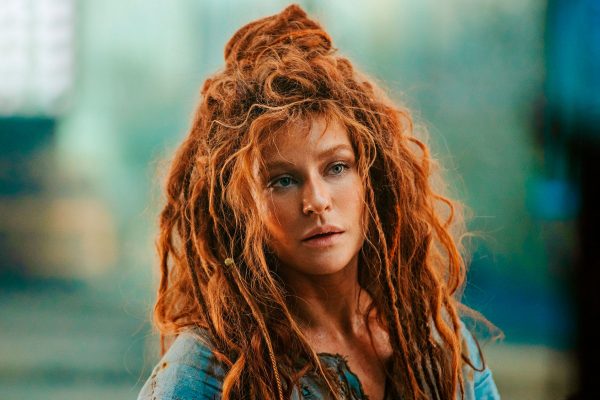 1 Рыжая и с дредами: неузнаваемая Пересильд снимается в сказке. Первые фото