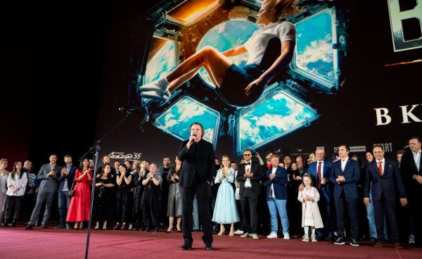 55 Собчак, Ургант, Пересильд с дочками, Эрнст с женой: звезды на громкой премьере «Вызова»