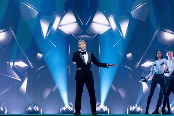 Неузнаваемый Киркоров с белой бородой, помолодевшая Буланова в мини и скромная Долина: звезды на концерте «Удачные песни»