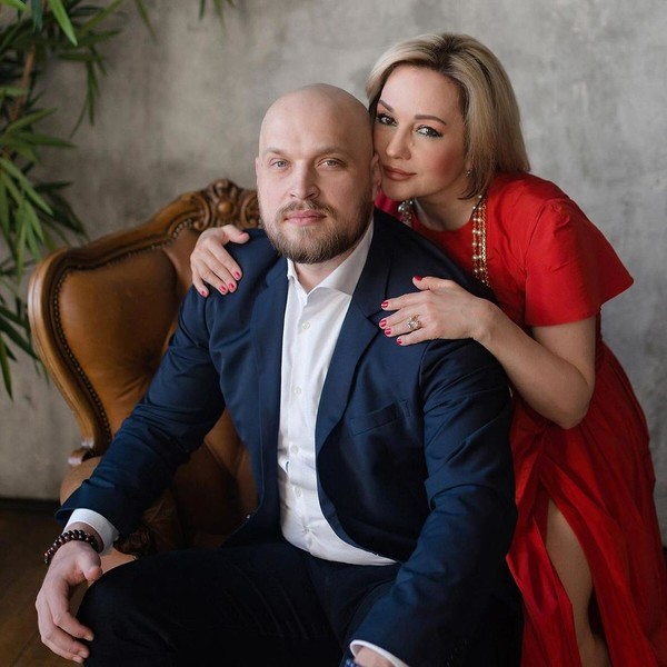 Подарил ресторан за 50 млн рублей и шикарное кольцо: молодой жених балует Буланову подарками