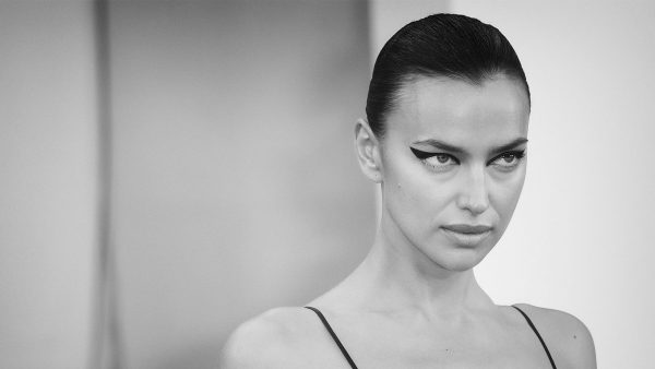 Пользователи Сети обвинили модель Ирину Шейк в жестоком обращении с животными