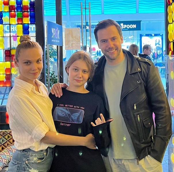 Татьяна Арнтгольц и Иван Жидков с дочерью Машей 