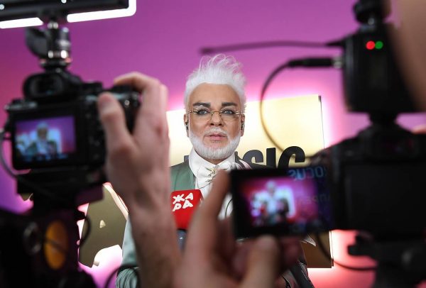 Внешность Киркорова раскритиковали в сети фразой «то ли клоун, то ли дед Мороз»