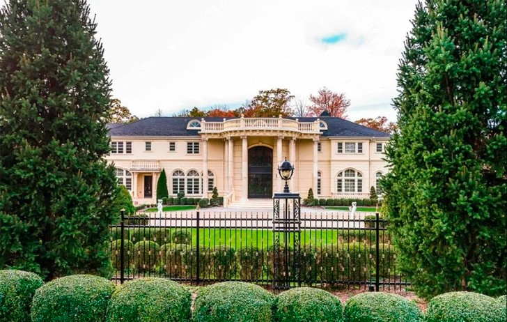«Жить здорово»: как выглядит дом Малышевой в Нью-Йорке, купленный за 6,5 млн долларов