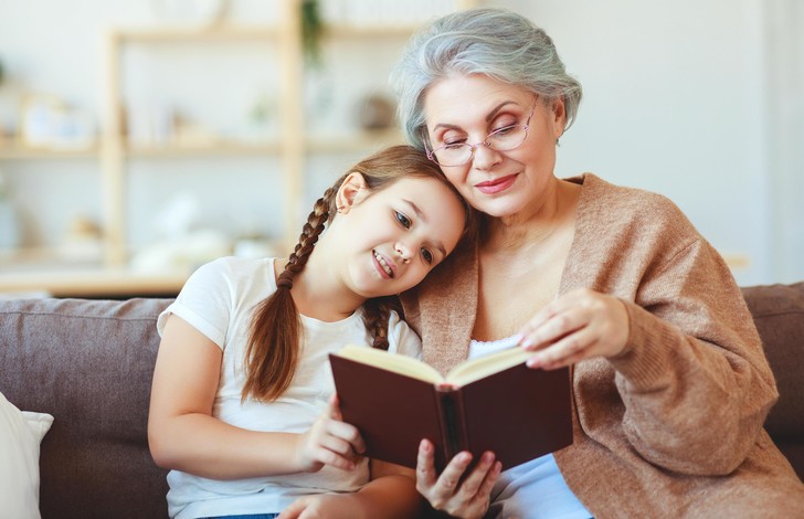 5 важных вещей, которые ребенок может получить только от бабушки
