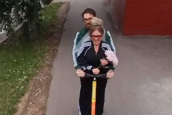Дакота ответила Собчак на критику своего свадебного наряда