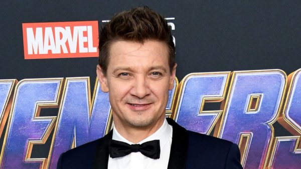 Джереми Реннер сравнил себя с Железным Дровосеком после перелома 30 костей