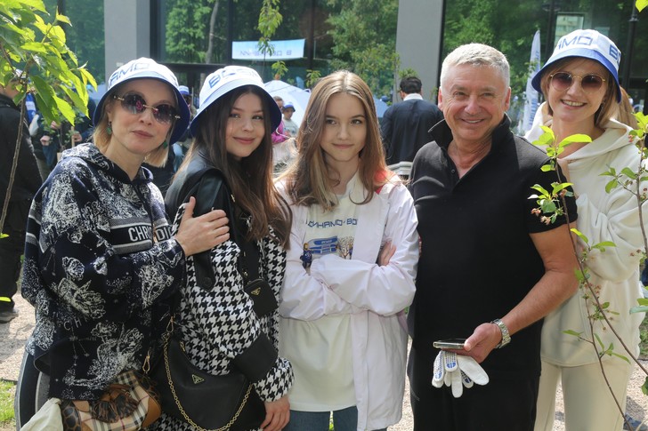 Марина Зудина, Мария Табакова, Мария Табакова и Антон Табаков с супругой Анжеликой
