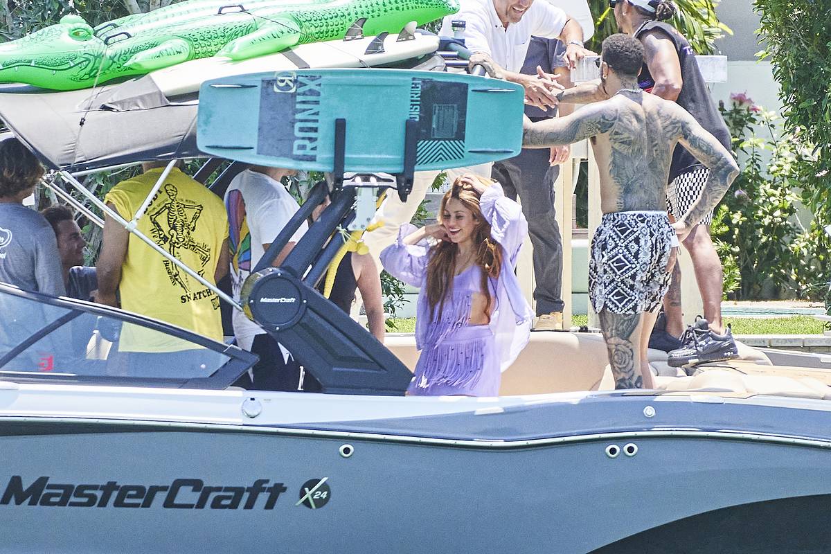 Шакира отдохнула на роскошной яхте после обвинений в неуплате налогов