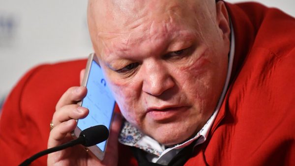 Шоумен Стас Барецкий заявил, что пустил Пугачеву переночевать в замке в деревне Грязь