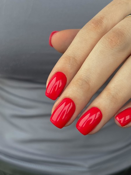 Такой разный красный: почему алые ногти — самый женственный маникюр?