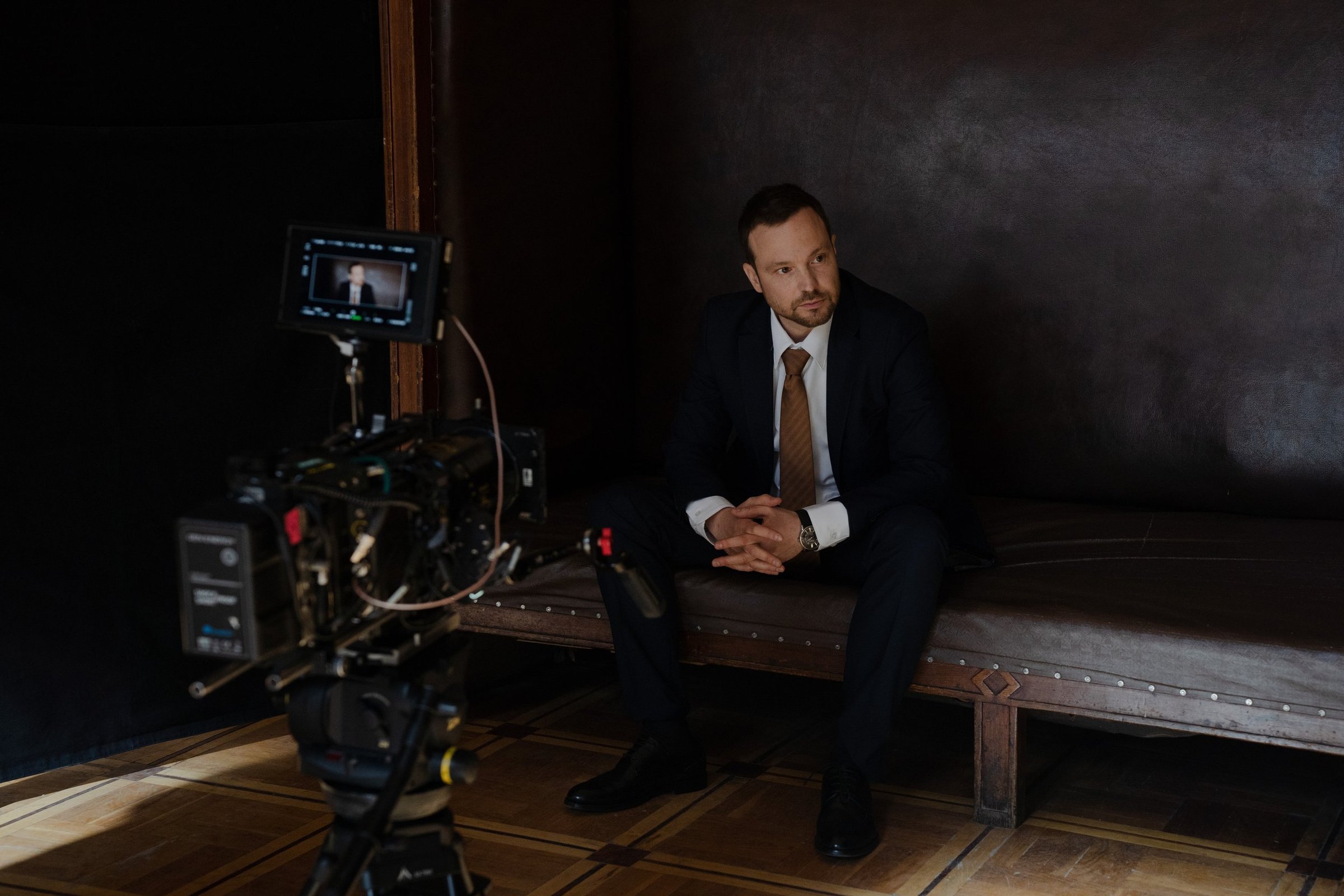 AQACdXBylShhW3Etkg-Qc712La8bjmyMS_KOTlz_PEGmRPlh9QYLUWRfJBMQAU86dyYyda0fjr6O7lEDJ4afiZbUlYs Чадов и Стоянов снялись в «Культурной комедии»: первые кадры Съемки новой картины Владимира Котта проходили в Перми