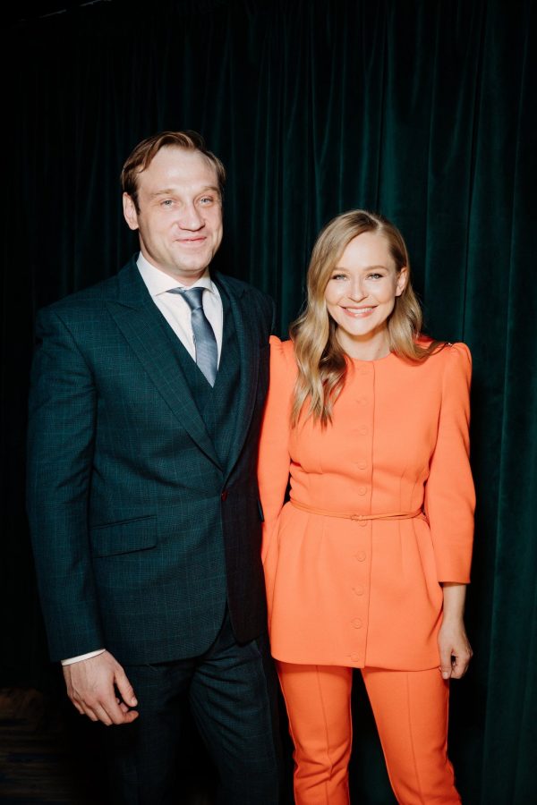 AQACM9HKEUHa1z-N3FaOG_Ho5kyebxsC0w8Y234EjRcuz0oRRB5t11geS1wlyVv86Yca_f8reI3XKDv3LBX48Fc9Tdc Пересильд поддержала возлюбленного на премьере сериала Звезды посетили светскую премьеру «Библиотекаря»