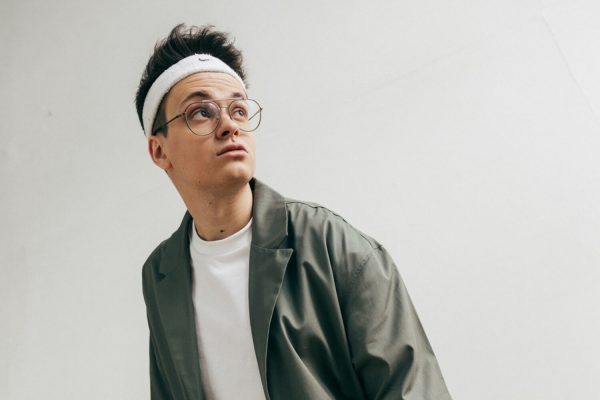 Блогер Слава Бустер заявил, что его с Диларой связывает только дружба