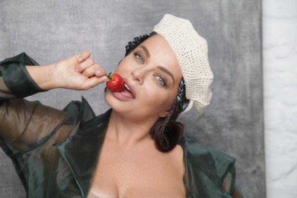 «Будь что будет»: как Наташа Королева перехитрила хакеров, шантажировавших ее интимными фото