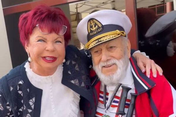 Мать Наташи Королевой приехала в Россию