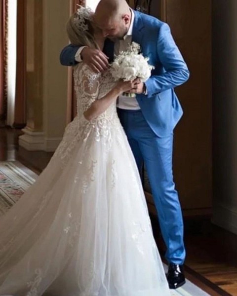 Она счастлива, а он стесняется: о чем говорят жесты Булановой и Руднева на свадебных фото